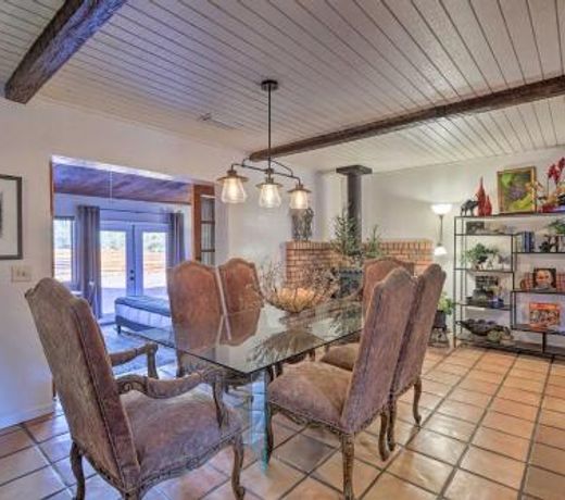 Oasis with Hot Tub, Fire Pit and Optional Chef!