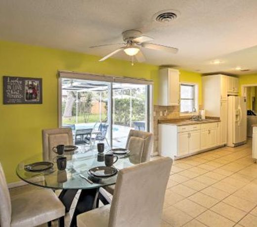 Quiet Venice Home with Private Lanai and Hot Tub!