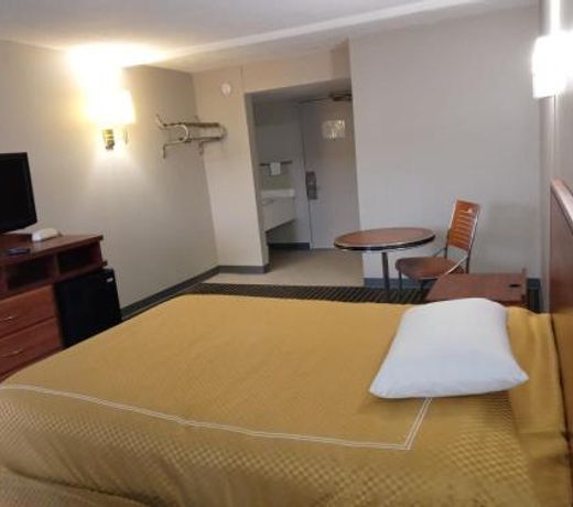 Peachtree Inn & Suites