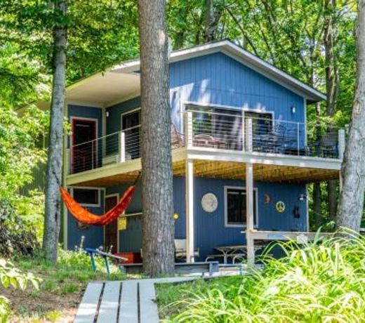 Jacobia Lakefront Retreat