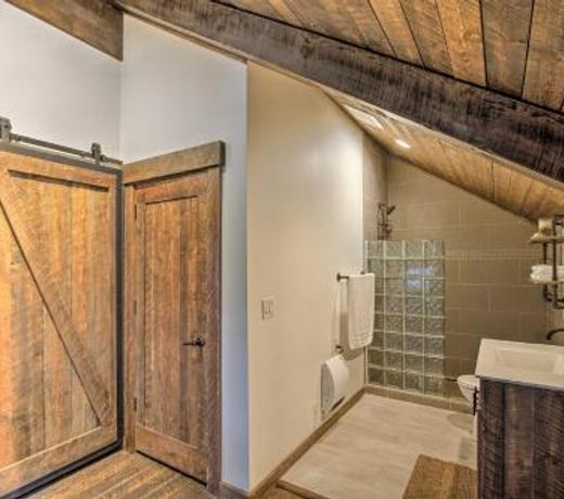 Dazzling Cle Elum Home Game Room and Fire Pit!