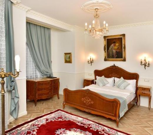 Royal Hotel