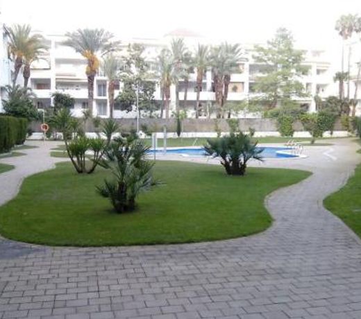 Bonito apartamento de 3 hab. con jardín