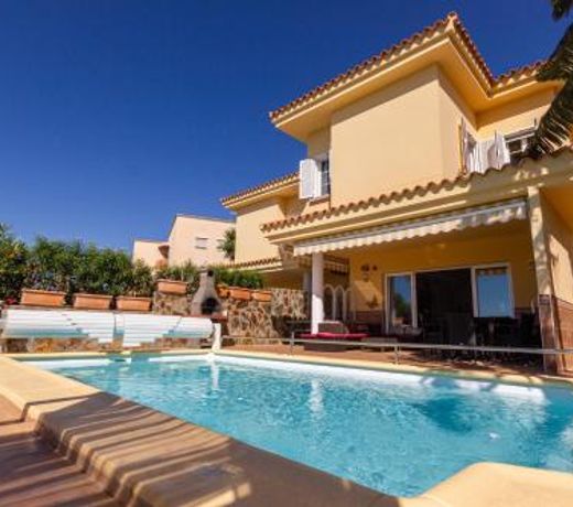 Sea Edge Friendly Holiday Home