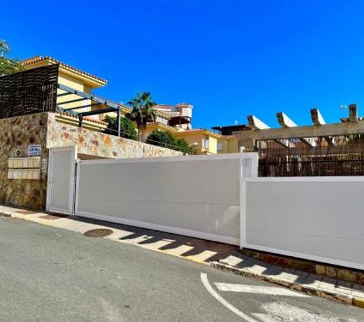 Sea Edge Friendly Holiday Home