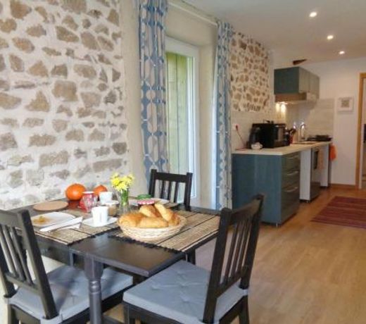 Appartement Saint-Priest-la-Prugne, 1 piÃ¨ce, 2 personnes - FR-1-496-224