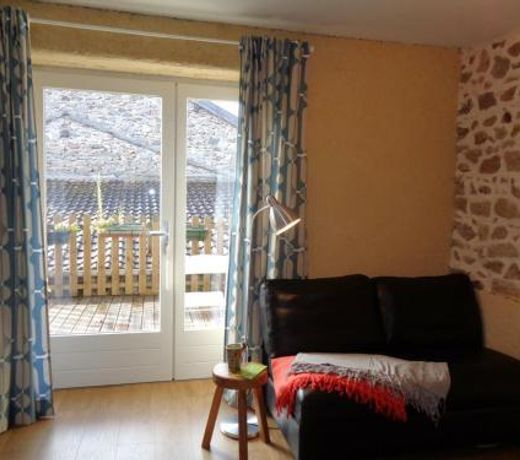 Appartement Saint-Priest-la-Prugne, 1 piÃ¨ce, 2 personnes - FR-1-496-224