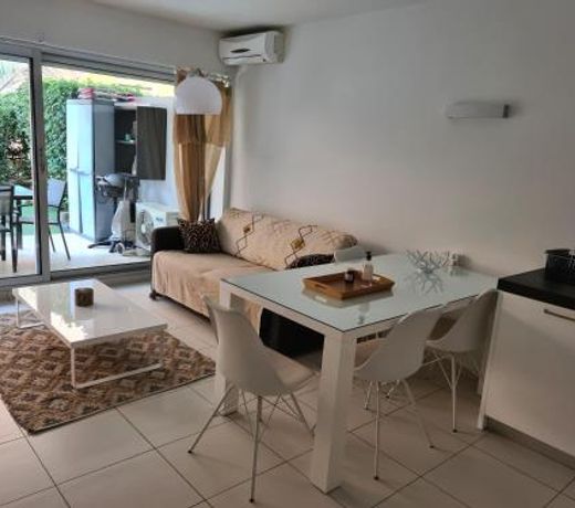 Le Lodge, T2 classe 3 etoiles avec jardin, parking, piscine & mer Ã  2 pas