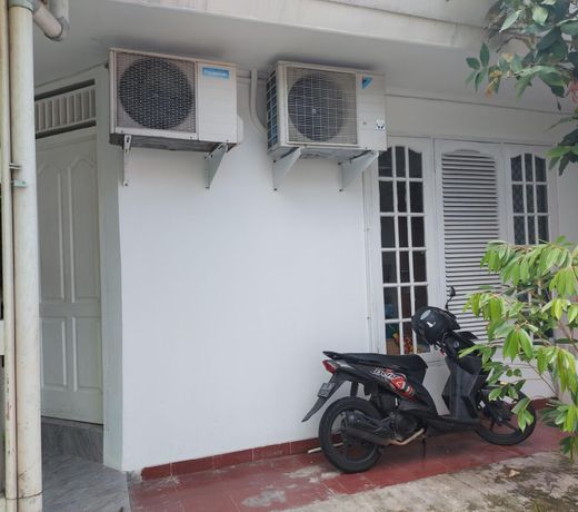 Eiffel Residence Tarakan - Female Only