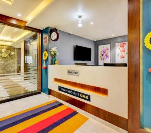 Townhouse OAK Hotel Chaitanya Executive