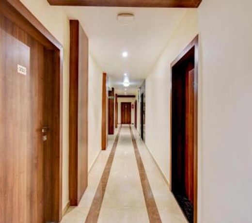 Townhouse OAK Hotel Chaitanya Executive