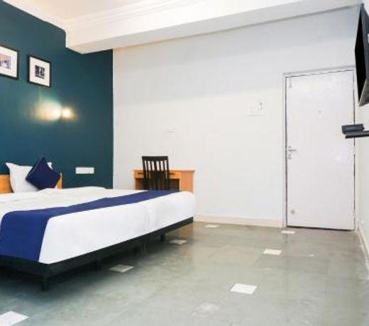 SilverKey Executive Stays 77140 Vishrantwadi