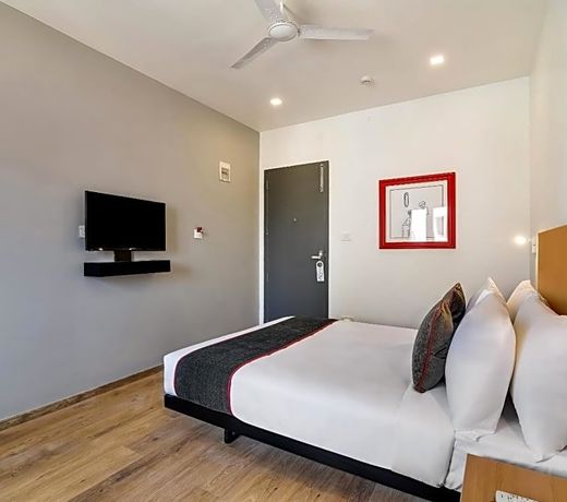 OYO Townhouse 238 Ulssor