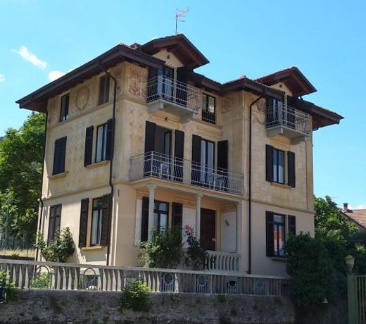 Villa Peachey, Intero piano con giardino