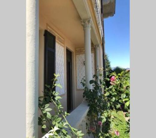 Villa Peachey, Intero piano con giardino