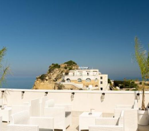 Naro Suites and Rooms