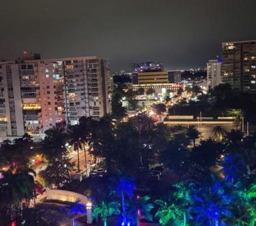 Beautiful remodeled condominiun with an impecable view to the beach and city avenues walk distance to the beach