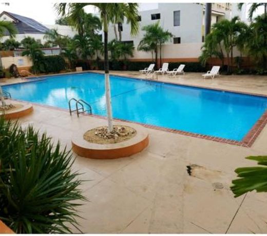 Beautiful remodeled condominiun with an impecable view to the beach and city avenues walk distance to the beach