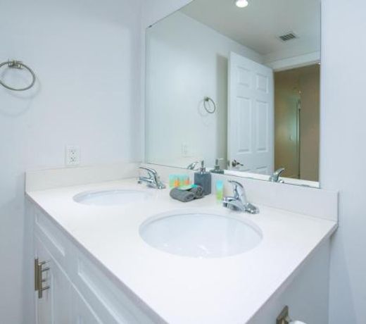 Spacious entire 2bdrm in Hollywood Downtown!