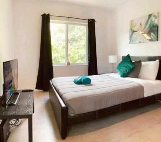 Spacious entire 2bdrm in Hollywood Downtown!