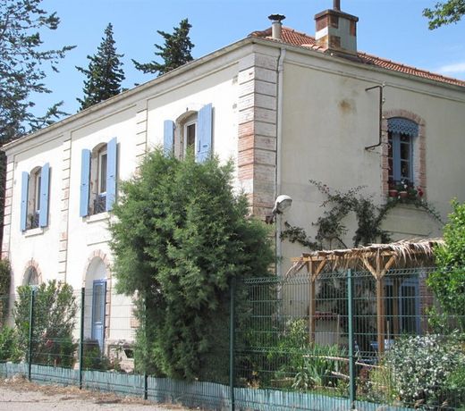 La Gare De Millas Chambres d'hôtes