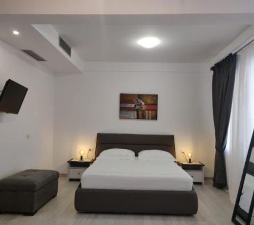 E&A Apartments Guesthouse