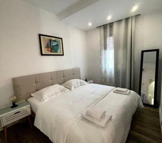 E&A Apartments Guesthouse
