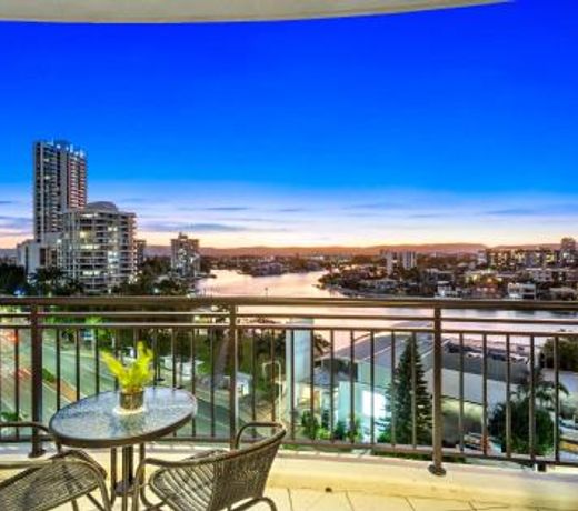 2 Bedroom 1 Bathroom Apartment - Centre of Surfers Paradise, Chevron Renaissance