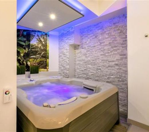 Relax Spa, avec jacuzzi à Dijon