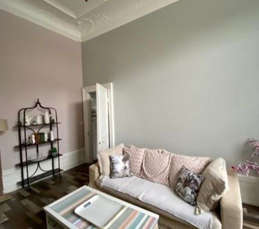 GRAND APPARTEMENT DE STYLE HAUSSMANNIEN