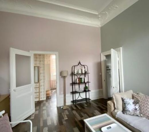 GRAND APPARTEMENT DE STYLE HAUSSMANNIEN
