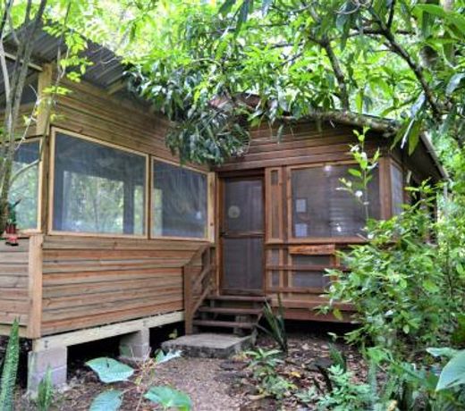 Iguana Roost Tourism Gold Standard Fully Equipped two Bedroom Cabin