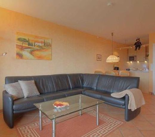 Apartment 452