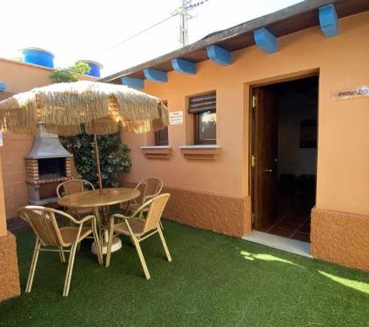 Estudio con jardincito privado barbacoa y piscina compartida para parejas