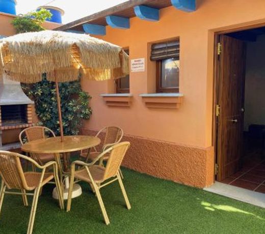Estudio con jardincito privado barbacoa y piscina compartida para parejas