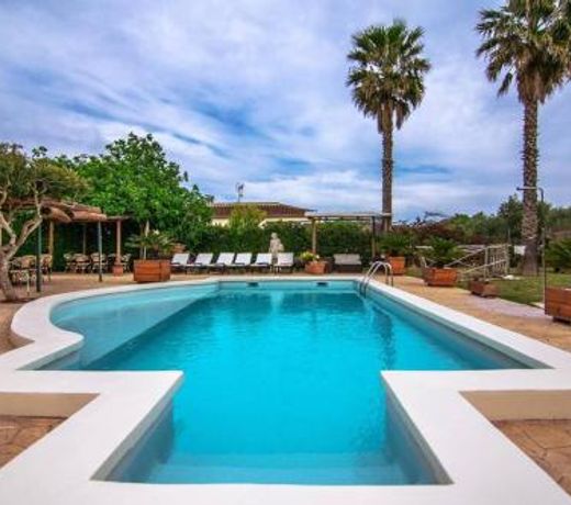 Casa con piscina a 1 km del mar y del pueblo