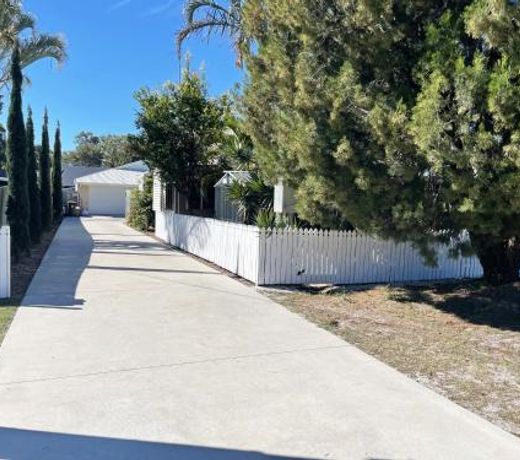 Bribie Beach Bungalow