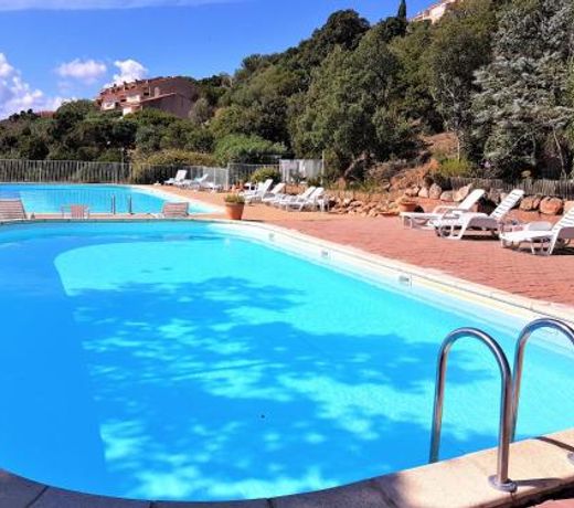 Maison 4 pièces, vue panoramique, piscine, climatisation, près de Palombaggia