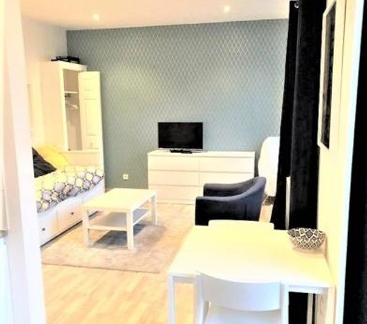 APPARTEMENT PROCHE CENTRE VILLE, GARE ET AUTOROUTE
