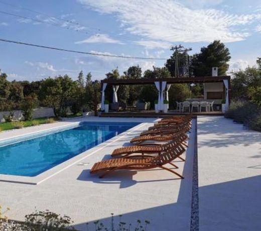 Luxury Villa Reina