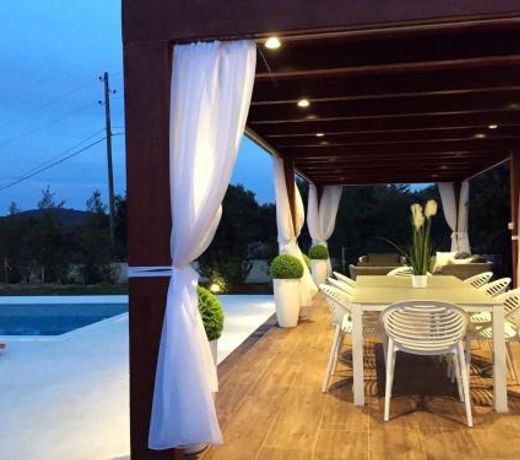 Luxury Villa Reina