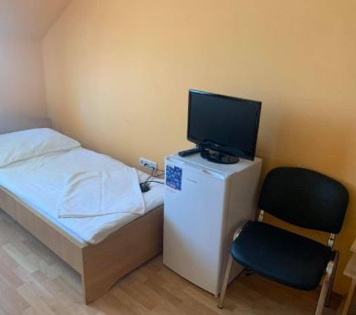 Dandar Vendeghaz es Munkasszallo