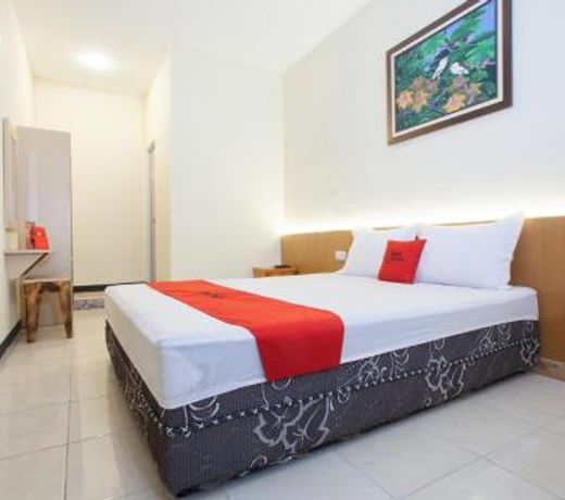 RedDoorz near Batu Love Garden