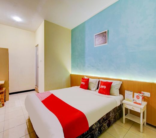 RedDoorz near Batu Love Garden