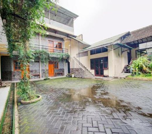 RedDoorz near Batu Love Garden