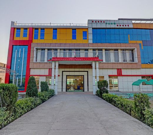 Capital O 78178 Kanha Resort