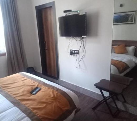BANALARI PINE INN