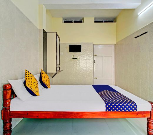 SPOT ON 76293 J P Tourist Home
