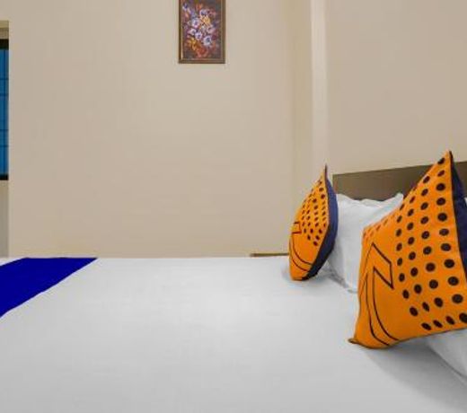SPOT ON 78765 Hotel Royal