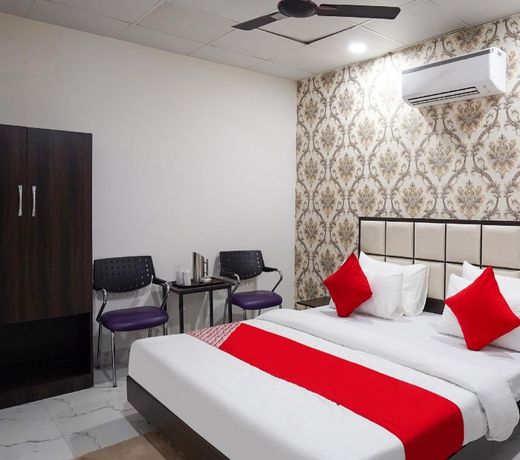 OYO 77914 Hotel Mannat